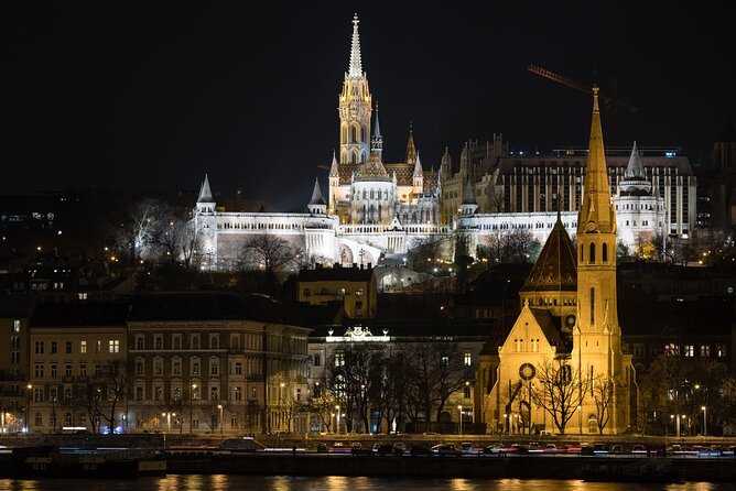 10PM Budapest Danube Cruise with Live Music & Food or Drinks - The welcome drink and dinner choices