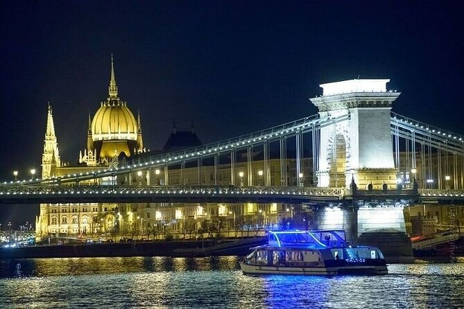 4 Course Dinner Cruise with Operetta, Folk Show and Welcome Drink - What the four-course dinner is really like