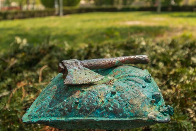 4 hours long private walking tour in Budapest - Crossing to the Buda Castle district