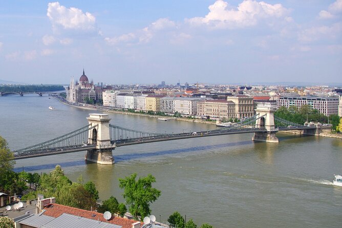 Accessible Budapest Tour - Vajdahunyad Castle and Anonymus in City Park