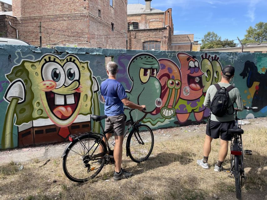 Alternative Bike tour: Graffiti Wall and Peace - Key points to know