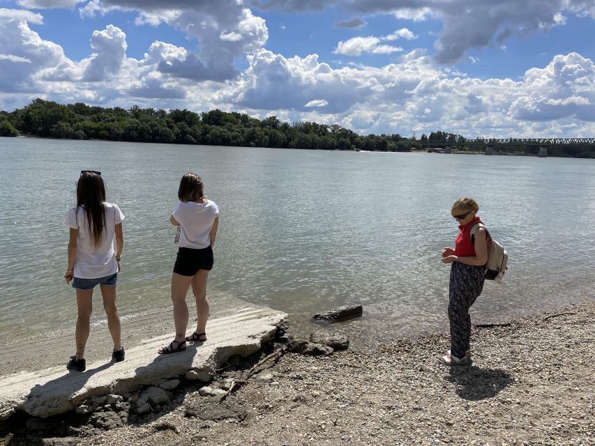 Alternative Bike tour: Graffiti Wall and Peace - Picnic, conversation, and a small scavenger hunt