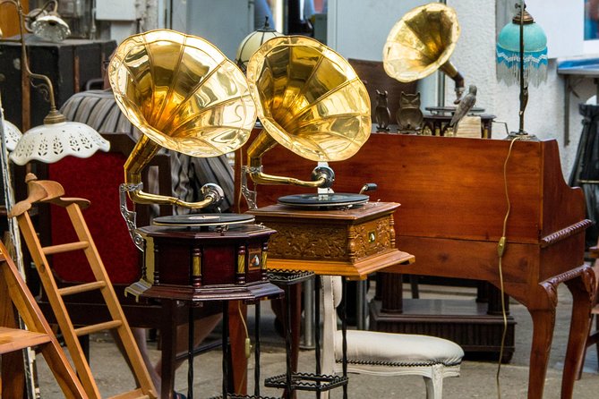 Antiques and Curios - Private Flea Market Treasure Hunt - Coffee and lángos in the middle of the search
