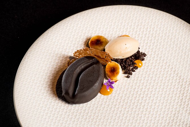 Audio visual multi-sensory chefs journey dinner experience - The USA course is the heaviest plate