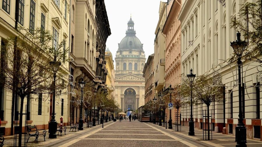 Best of Budapest: Private Walking Tour with a Local - Who should book this private Budapest walk