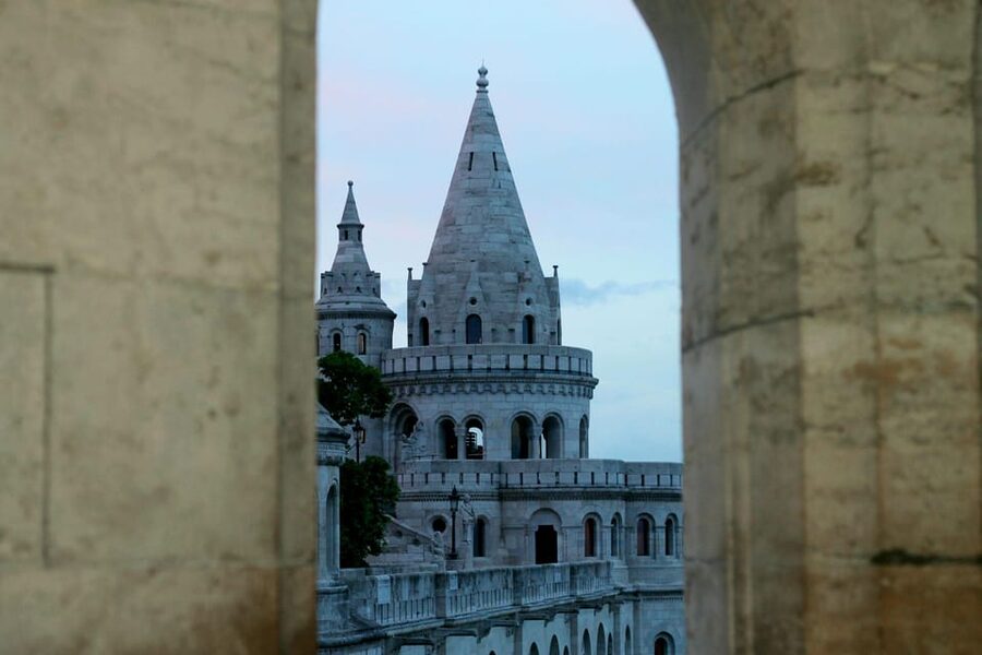 BloodThirsty Hungary: Walking tour & Dark Historical Stories - Sándor Palace and the Castle Hill Funicular