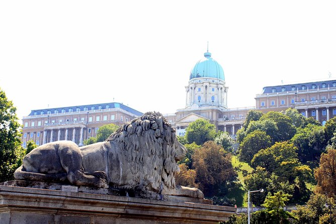 Buda Castle District Walk with Entry to Matthias Church - What the guides add to the walk
