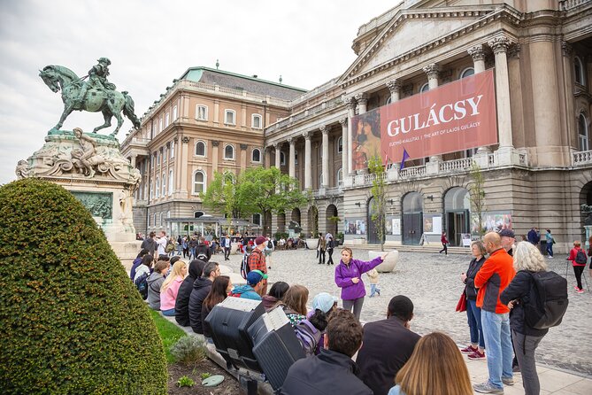 Buda Castle Tour: Fisherman's bastion and hidden gems - Matthias Church and the first look at Trinity Square