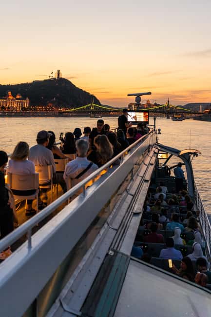 Budapest: 1-Hour Evening Sightseeing Cruise with Drink - Seeing Budapest from the Danube after sunset