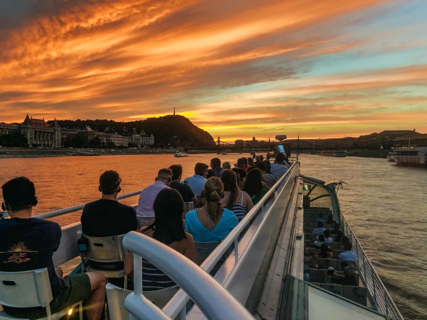 Budapest: 1-Hour Evening Sightseeing Cruise with Drink - Parliament Building from the river