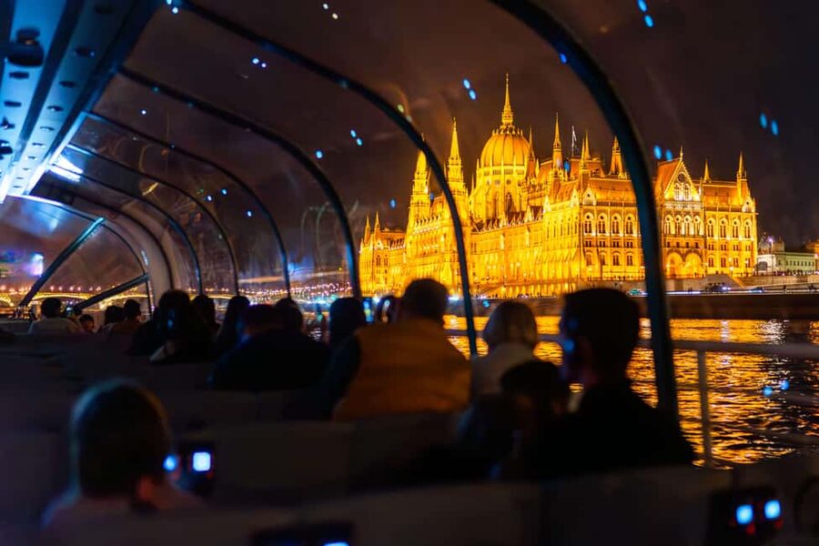 Budapest: 1-Hour Evening Sightseeing Cruise with Drink - Margaret Bridge and the turn along the river