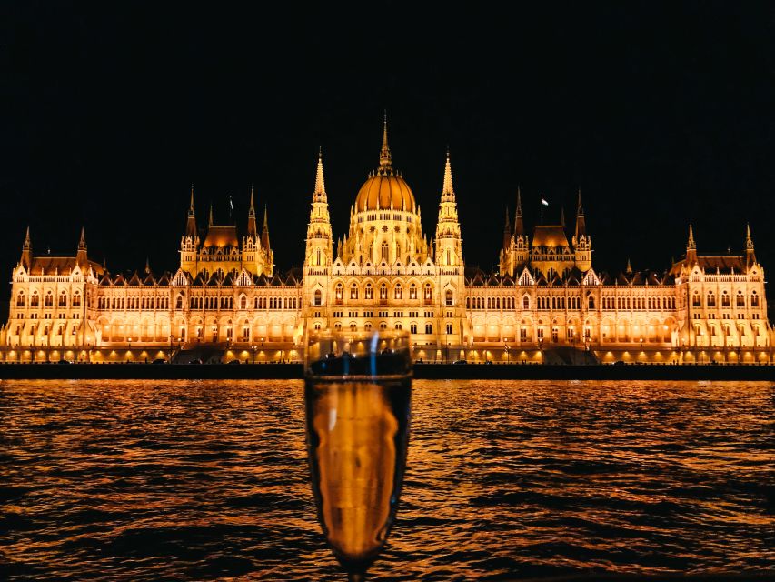 Budapest: 1-Hour Evening Sightseeing Cruise with Drink - How the audio guide works