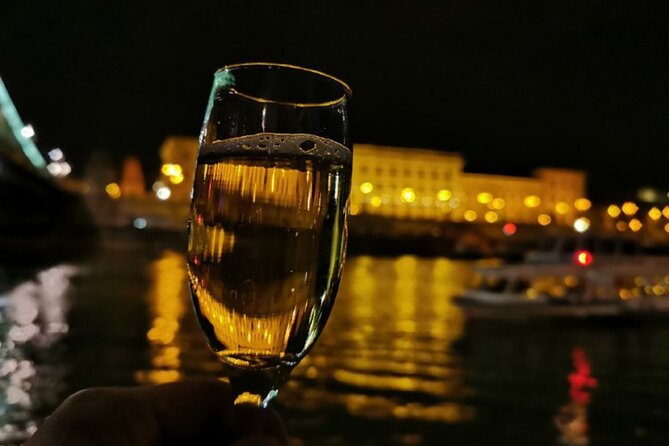 Budapest: 1-Hour Highlights Cruise with Welcome Drink - A closer look at the $18.62 value