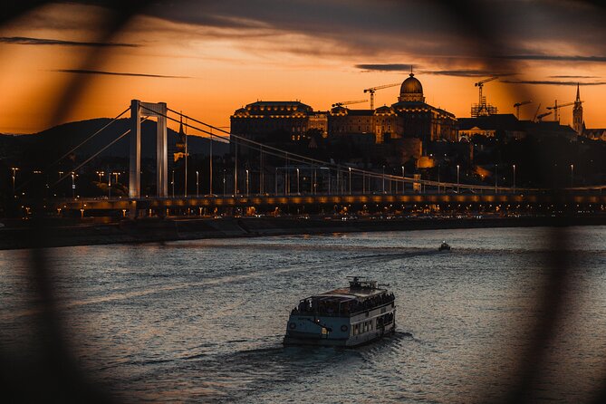 Budapest: 1-Hour Highlights Cruise with Welcome Drink - What you see from Margaret Bridge to Buda Castle