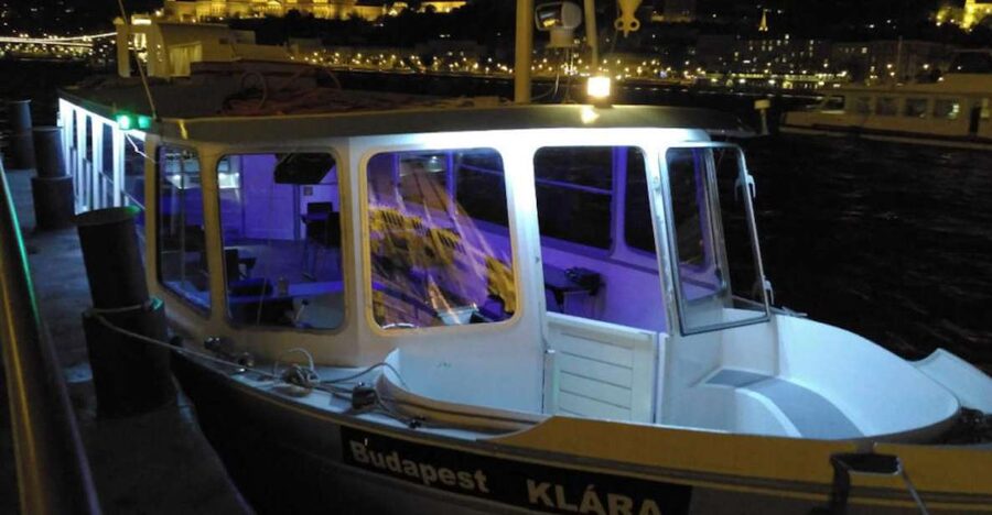 Budapest: 1-Hour Private Boat Cruise - Choosing morning, afternoon, or evening