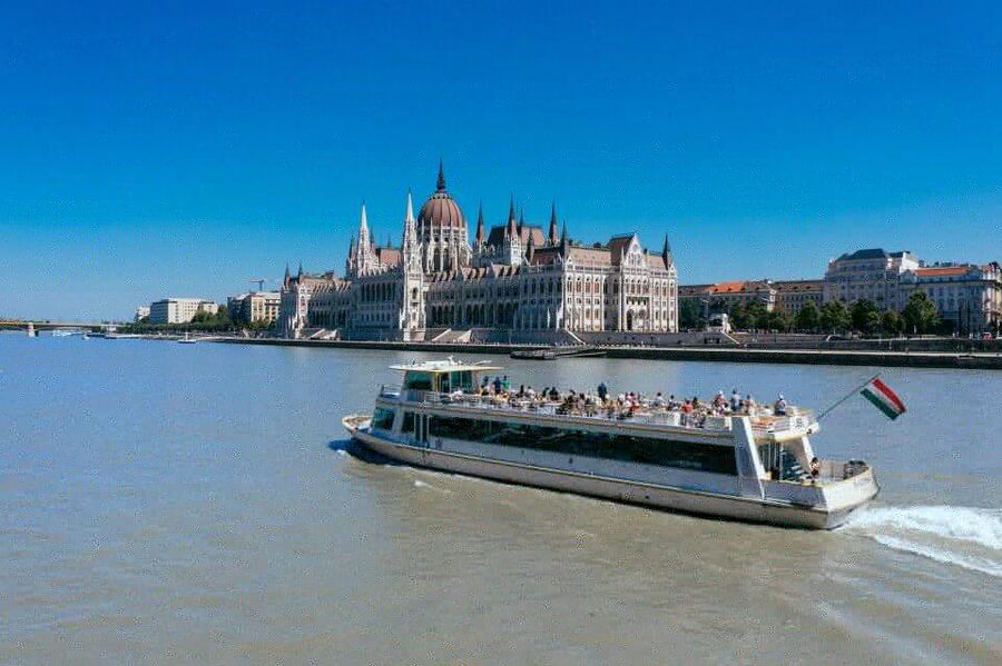 Budapest: 1-hour Sightseeing Danube River Cruise - Elizabeth Bridge and Gellért Hill