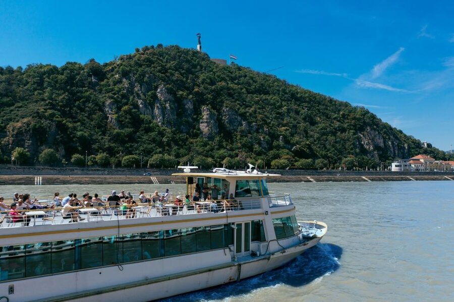 Budapest: 1-hour Sightseeing Danube River Cruise - Seats, crowding, and the flexible ticket
