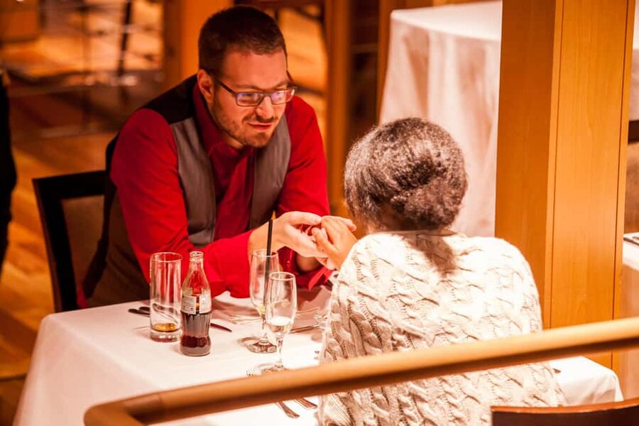 Budapest: 2-Course Dinner for 2 on a Boat Restaurant - What the three-course dinner includes