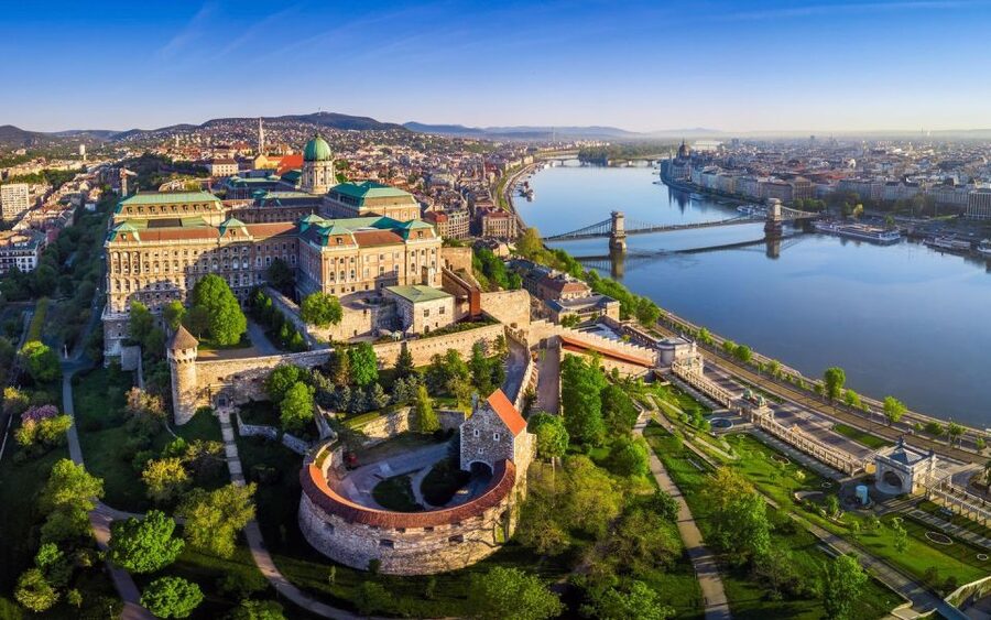 Budapest: 3-hour City Tour with Castle Walk + 1-hour Cruise - Parliament and the first look at the Danube