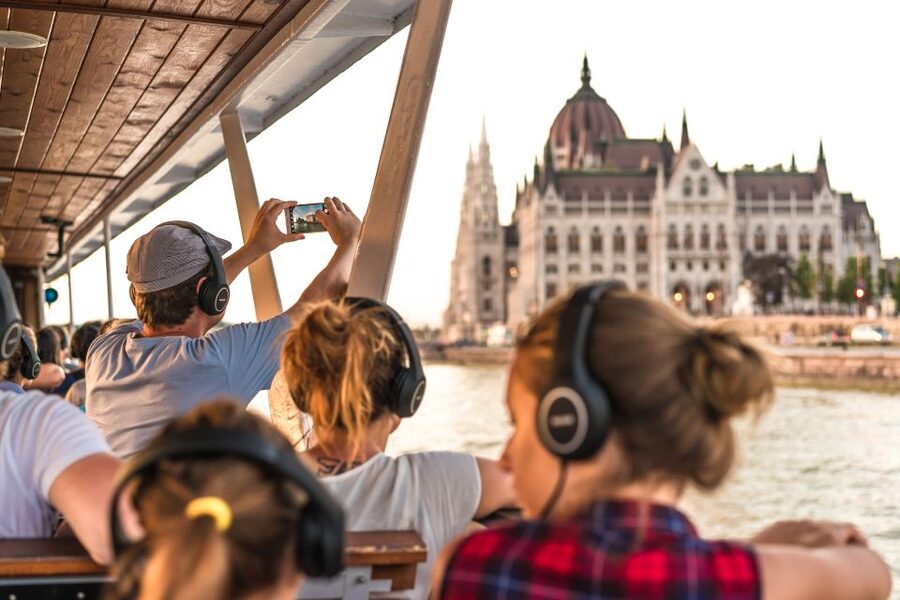 Budapest: 3-hour City Tour with Castle Walk + 1-hour Cruise - The guides make the difference