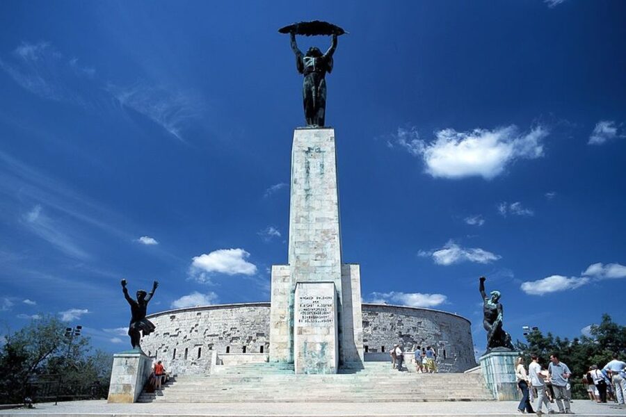 Budapest: 3-Hour Grand City Tour and Castle Walk - Gellért Hill and the Danube view