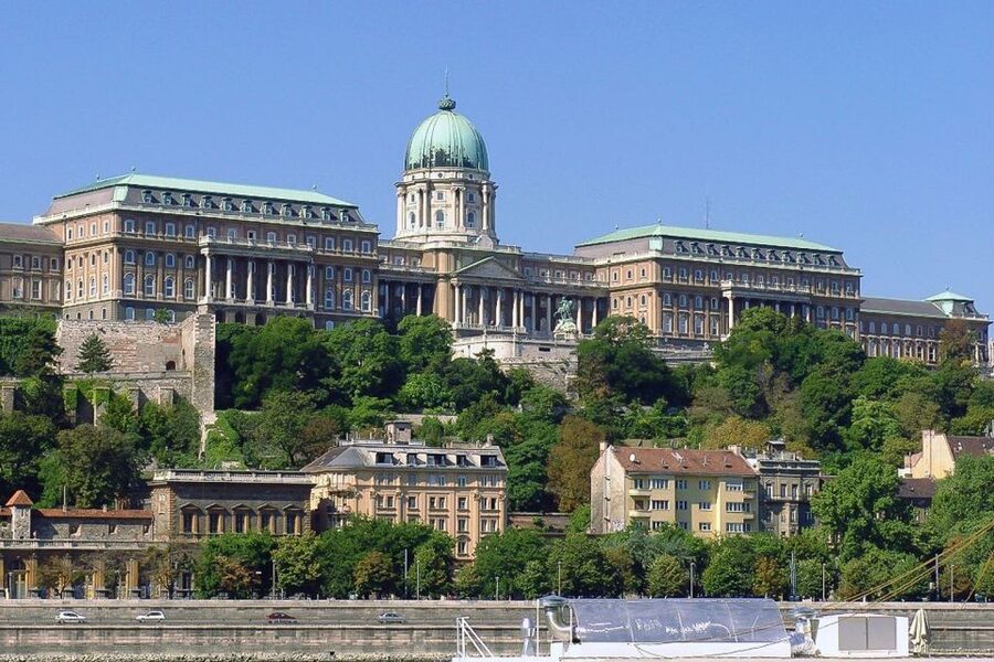 Budapest: 3-Hour Grand City Tour and Castle Walk - Guide quality and group size