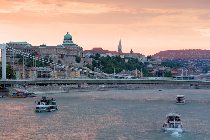 Budapest: 3-Hour Live-guided Bus Tour and 1-hour River Cruise - A four-hour introduction to Budapest