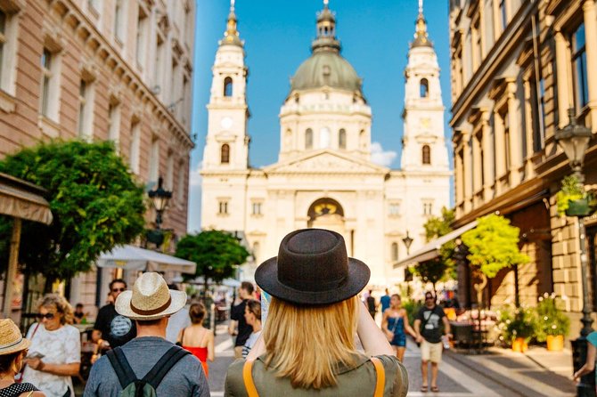 Budapest: 3-Hour Live-guided Bus Tour and 1-hour River Cruise - How the guides shape the experience