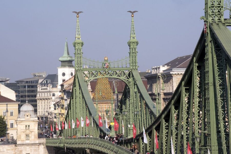 Budapest: 3-Hour Live Guided Sightseeing Tour - Crossing Elizabeth Bridge above the Danube