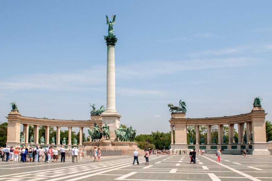 Budapest: 3-Hour Live Guided Sightseeing Tour - Central Market Hall, the Great Synagogue, and the Pest side