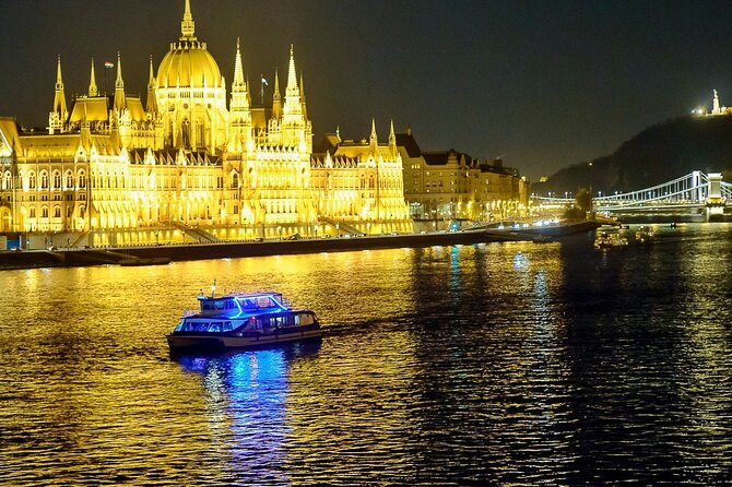 Budapest 4 course Dinner Cruise with Bar Piano and Welcome Drink - What this Budapest dinner cruise is really like