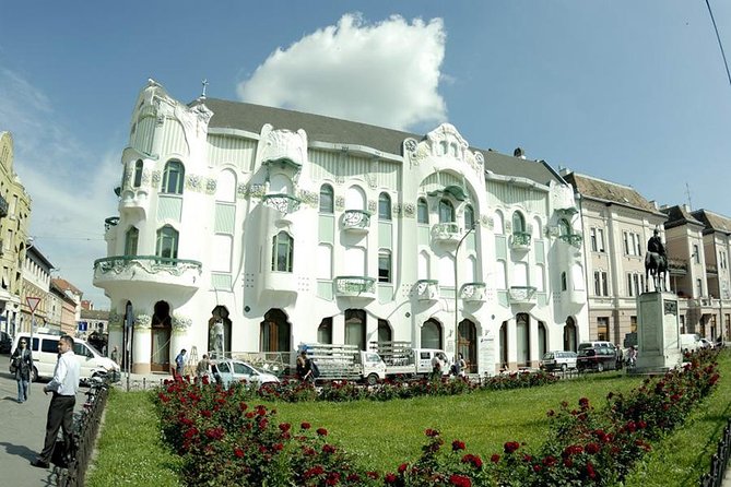 Budapest Art Nouveau Walking Tour - What the guide adds to the buildings