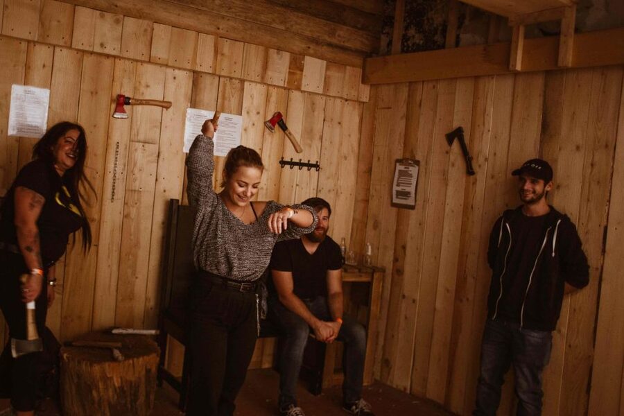 Budapest: Axe Throwing Experience - Key points to know before you throw