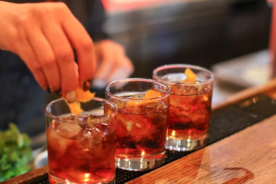 Budapest: Bar Crawl Tour with Local Drinks - Key things to know before you book