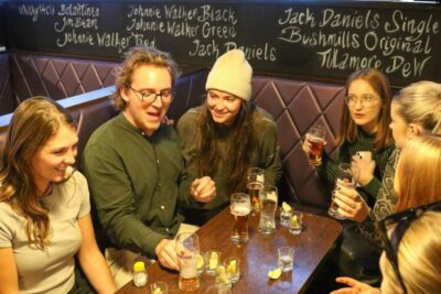 Bar Crawl Tour with Local Drinks