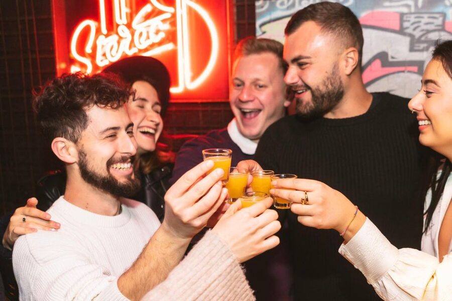 Budapest: Bar Crawl with a Local Guide - Stop 2: Klauzál tér and the first long stop