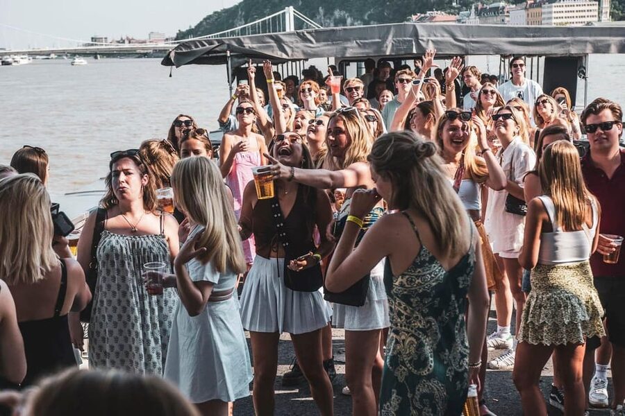 Budapest: Boat Party with option of Unlimited Drinks - Continuing to a downtown club after the cruise