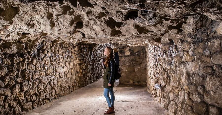 Budapest: Buda Castle Cave Tour - Limestone chambers and 800-year-old cellars