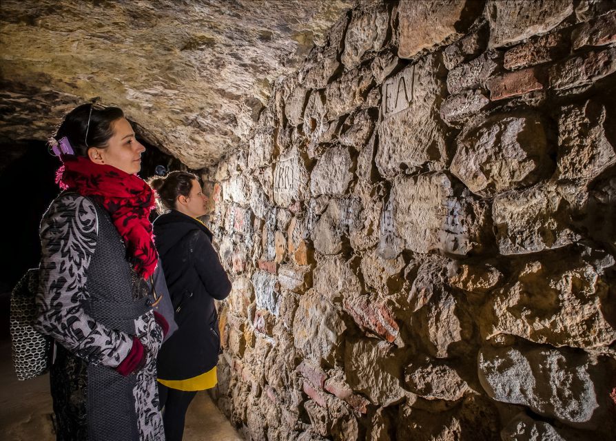 Budapest: Buda Castle Cave Tour - What the guide adds