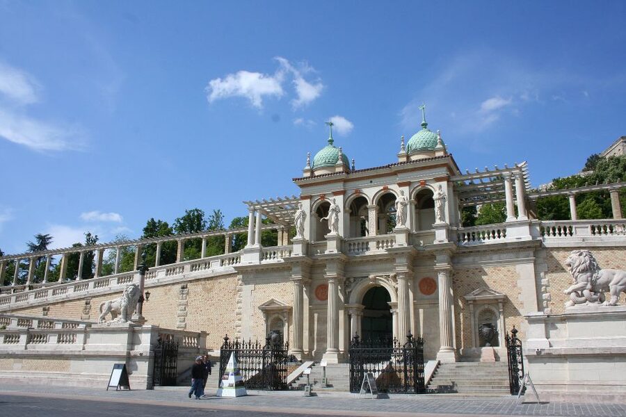 Budapest: Buda Castle Private Walking Tour - Medieval Buda and the Royal Palace