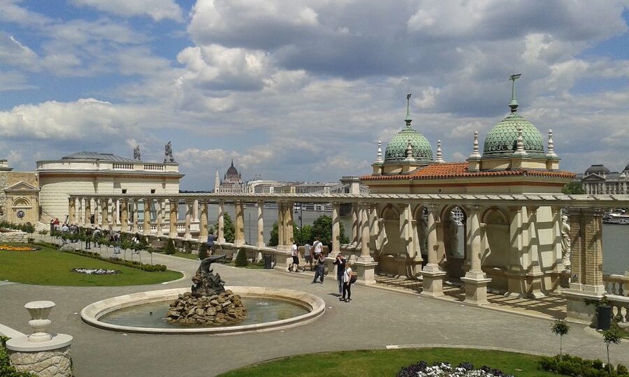 Budapest: Buda Castle Private Walking Tour - What the $141 group price gets you