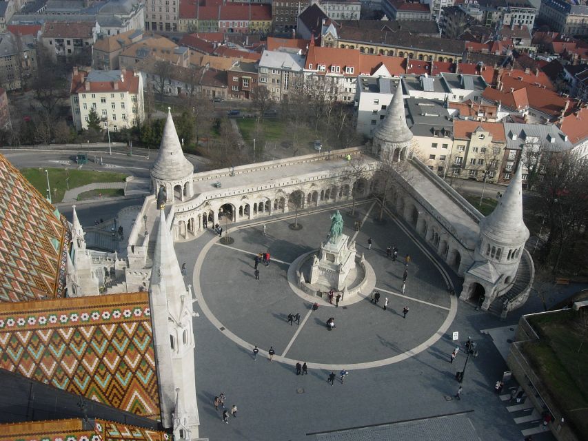 Budapest: Buda Castle Private Walking Tour - Meeting your guide and starting on Castle Hill