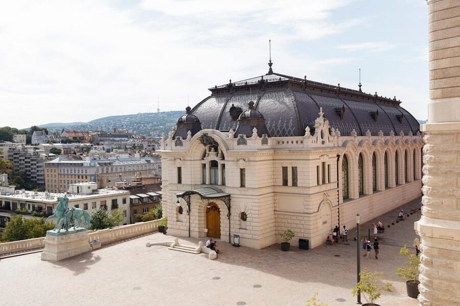 Budapest: Buda Castle Walking Tour & Folk Music Performance - Key points to know before booking