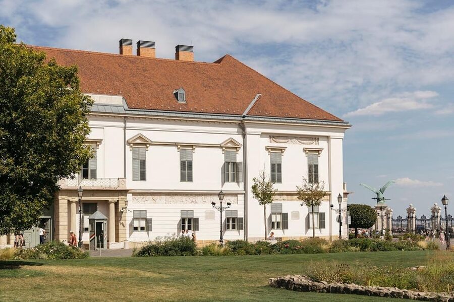 Budapest: Buda Castle Walking Tour & Folk Music Performance - Royal Buda Palace and the story of King Matthias