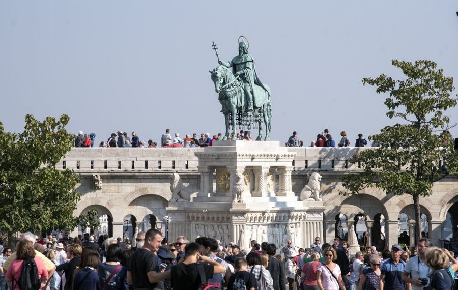Budapest: Buda Walking Tour - Matthias Church and the Holy Trinity Column