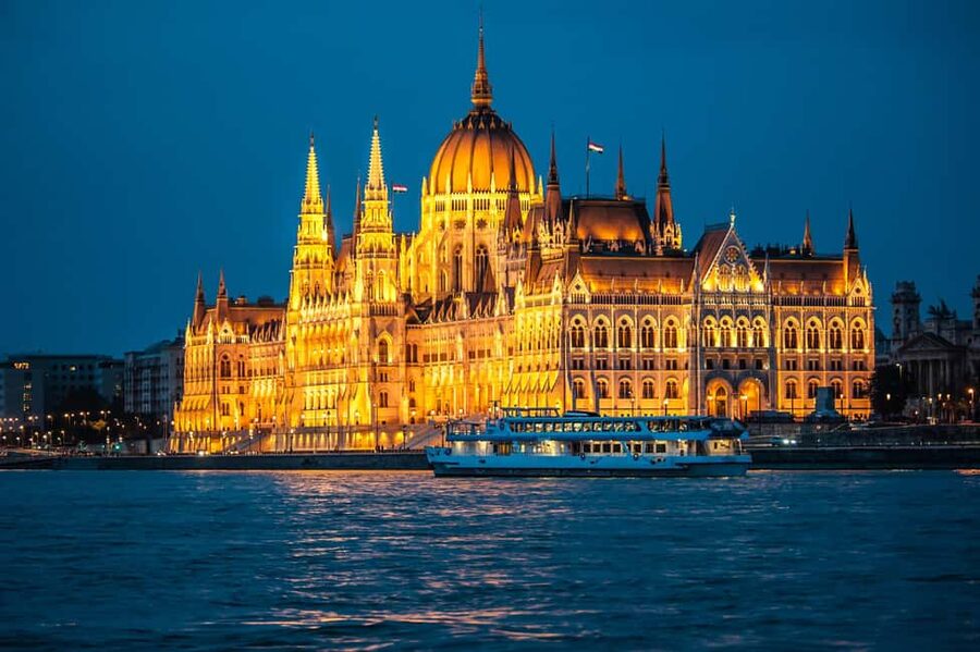 Budapest By Night Sightseeing Cruise - Buda Castle, Matthias Church, and Fisherman’s Bastion