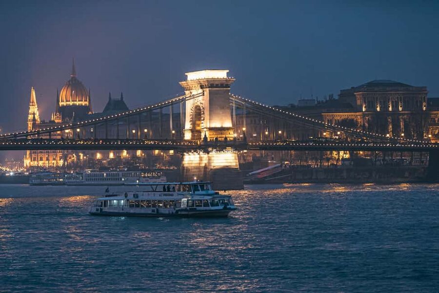 Budapest By Night Sightseeing Cruise - The missing audio guide and the short written notes