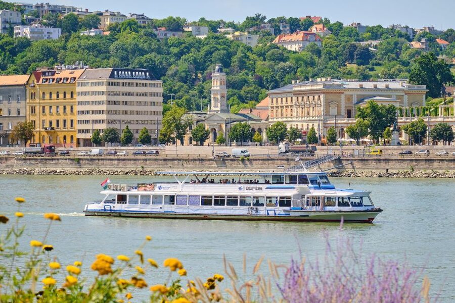 Budapest By Night Sightseeing Cruise - Who will enjoy this 50-minute cruise