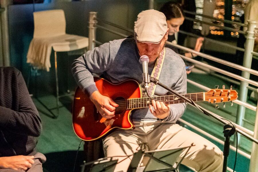 Budapest: Candlelit Dinner River Cruise with Live Music - The night route, landmark by landmark