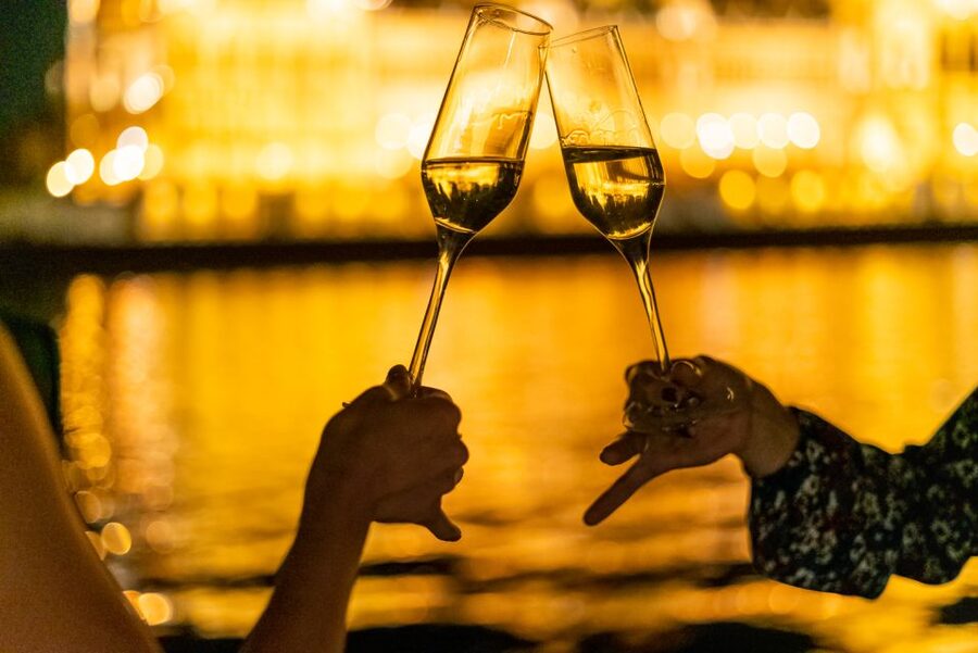 Budapest: Candlelit Dinner River Cruise with Live Music - Practical ways to make the evening better